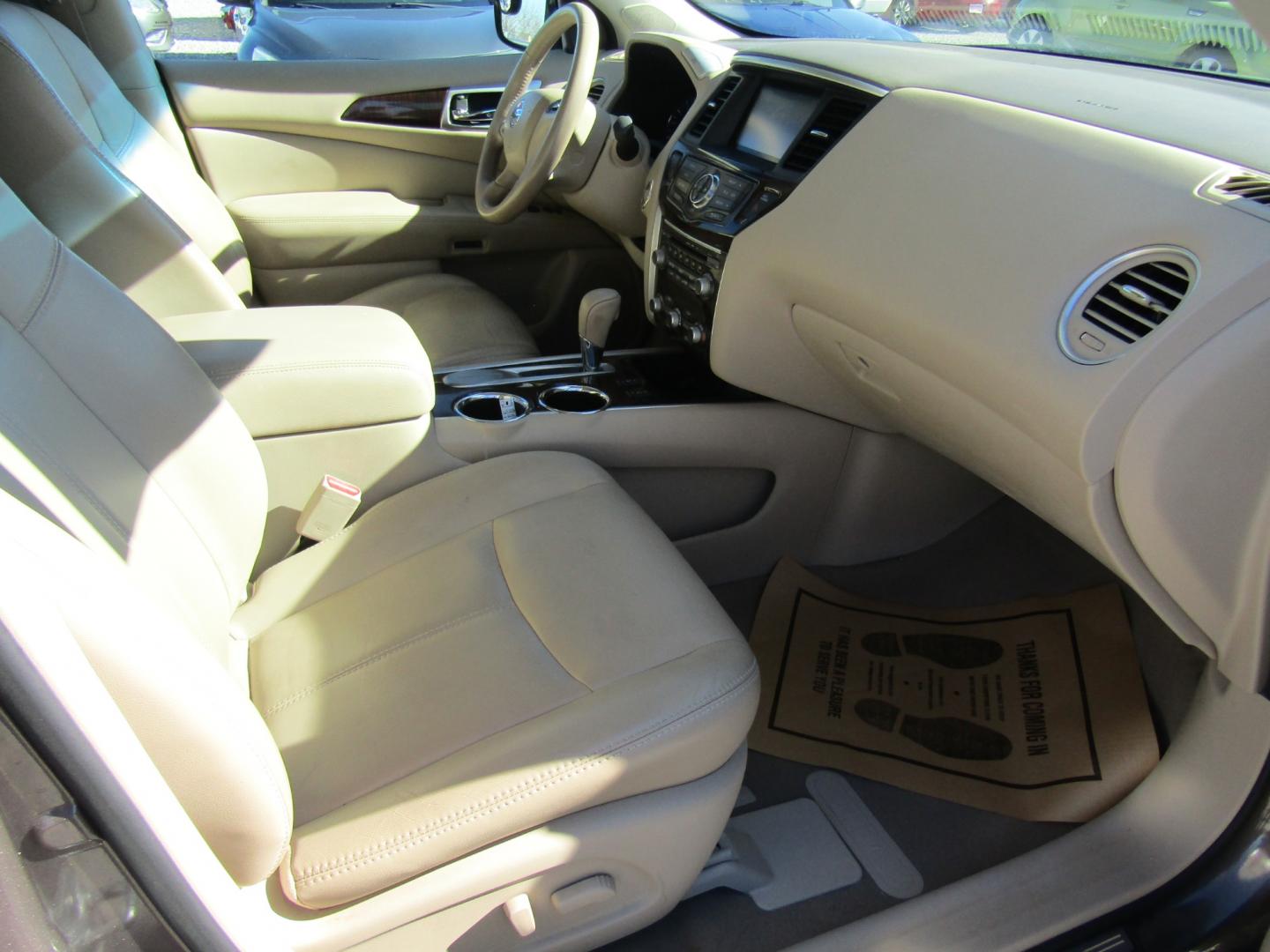 2014 Brown /Tan Nissan Pathfinder (5N1AR2MNXEC) , Automatic transmission, located at 15016 S Hwy 231, Midland City, AL, 36350, (334) 983-3001, 31.306210, -85.495277 - Photo#9